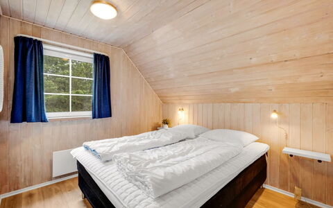 Thiodver - 850M from the Sea: Træ, Hjem, Hus, Sommerhus, Hårdttræ, Loft, Bejdse, Soveværelse, Seng, Planke