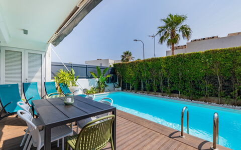 Miguel Vip Properties: Busk, Have, Skygge, Lawn, Udendørs Møbler, Backyard, Landscaping, Gård, Estate, Stol