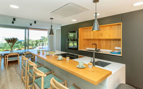Begur Collection: Møbel, Køkken, Countertop, Indretning, Gulvbelægning, Træ, Loft, Etage, Cabinetry, Lysarmatur