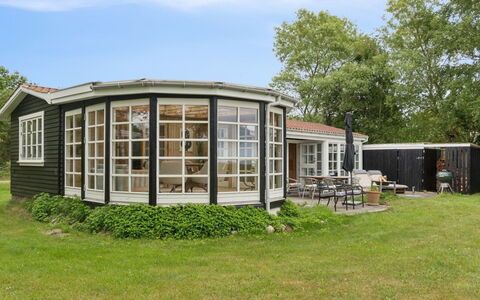 Catalin - 50M from the Sea: Have, Sommerhus, Estate, Udendørs Struktur, Lawn, Gård, Skygge, Garden Bygninger, Landscaping, Stuehus