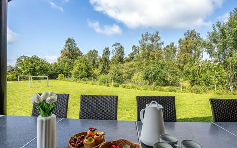 Matild - 400M from the Sea: Bygning, Hus, Vindue, Hjem, Tag, Boligområde, Busk, Sommerhus, Land Lot