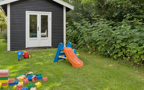 Aria - 1Km from the Sea: Vegetationen, Busk, Forår, Sommerhus, Have, Skygge, Backyard, Gård, Stol