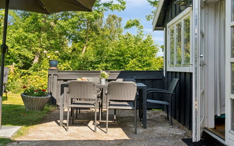 Aria - 1Km from the Sea: Vegetationen, Busk, Forår, Sommerhus, Have, Skygge, Backyard, Gård, Stol