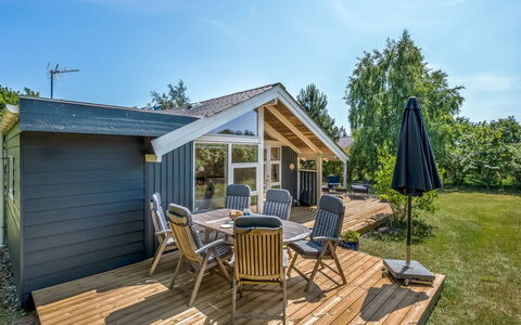 Leeve - 1.3Km from the Sea: Træ, Sidespor, Dør, Sommerhus, Maling, Gård, Skydevindue, Garden Bygninger, Backyard, Planke