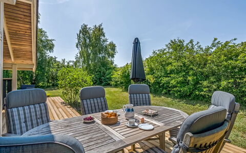 Leeve - 1.3Km from the Sea: Træ, Sidespor, Dør, Sommerhus, Maling, Gård, Skydevindue, Garden Bygninger, Backyard, Planke