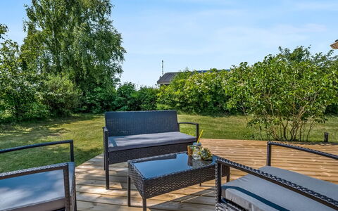 Leeve - 1.3Km from the Sea: Træ, Sidespor, Dør, Sommerhus, Maling, Gård, Skydevindue, Garden Bygninger, Backyard, Planke