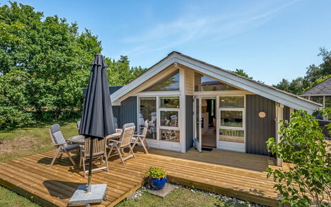 Leeve - 1.3Km from the Sea: Hus, Hjem, Dør, Tag, Sommerhus, Estate, Have, Skygge, Sidespor, Gård