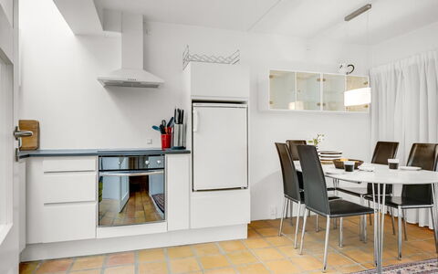 Nis - 900M from the Sea: Møbel, Køkken, Køkken Apparat, Gulvbelægning, Indretning, Større Bandage, Etage, Countertop, Husholdningsapparat, Loft
