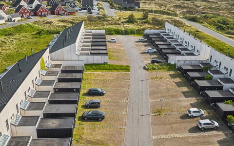 Nis - 900M from the Sea: Blå, Svømmepøl, Møbel, Udendørs Møbler, Udvej, Stol, Skygge, Eco Hotel, Blomsterkrukke