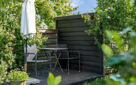 Helemine - 500M from the Sea: Blå, Busk, Sommerhus, Bunddække, Have, Estate, Skygge, Landscaping, Stuehus, Eco Hotel