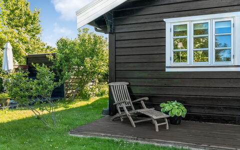 Helemine - 500M from the Sea: Blå, Busk, Sommerhus, Bunddække, Have, Estate, Skygge, Landscaping, Stuehus, Eco Hotel