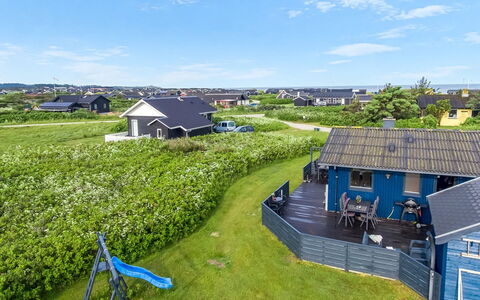 Iiris - 200M from the Sea: Hus, Tag, Landskab, Land Lot, Hjem, Landdistrikt, Sommerhus, Forstad, Landscaping, Eng