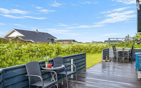 Iiris - 200M from the Sea: Træ, Hjem, Veranda, Dæk, Hårdttræ, Tag, Bejdse, Trægulve, Eco Hotel