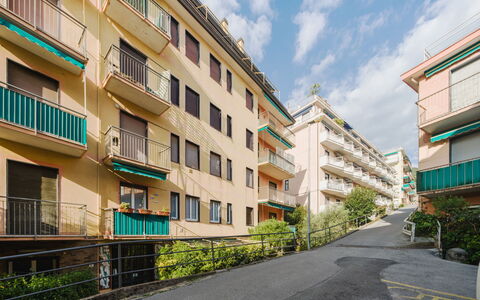 Baia dei Sogni: Bygning, Daytime, Lejlighed, Boligområde, Vindue, City, Kvarter, Byområde, Arkitektur, Facade