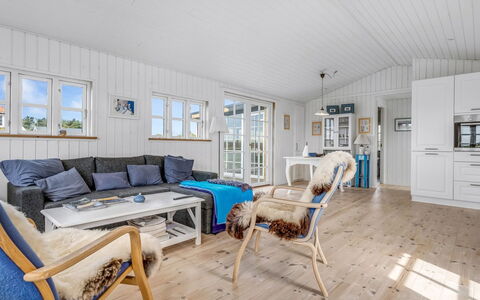 Thine - 250M from the Sea: Hus, Tag, Hjem, Sommerhus, Skur, Garden Bygninger, Sidespor, Gård, Bjælkehytte, Hytte