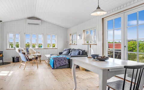 Thine - 250M from the Sea: Hus, Tag, Hjem, Sommerhus, Skur, Garden Bygninger, Sidespor, Gård, Bjælkehytte, Hytte
