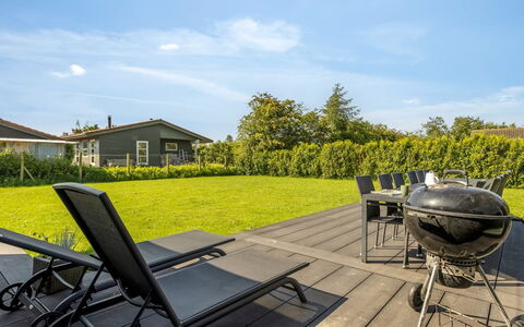 Bernadine - 500M from the Sea: Træ, Hjem, Veranda, Dæk, Hårdttræ, Tag, Bejdse, Trægulve, Eco Hotel