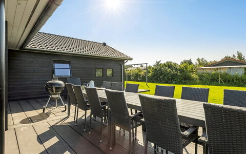 Bernadine - 500M from the Sea: Træ, Hjem, Veranda, Dæk, Hårdttræ, Tag, Bejdse, Trægulve, Eco Hotel