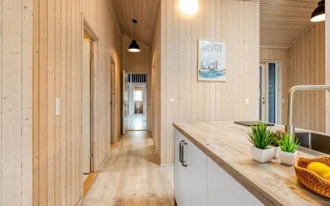Bernadine - 500M from the Sea: Træ, Gulvbelægning, Trægulve, Loft, Etage, Indretning, Planke, Bejdse, Hårdttræ, Køkken