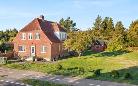 Albina - 4.5Km from the Sea: Estate, Skygge, Indkørsel, Stuehus