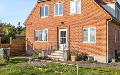Albina - 4.5Km from the Sea: Estate, Skygge, Indkørsel, Stuehus