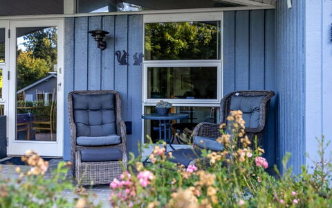 Dorethea - 30Km from the Sea: Estate, Skygge, Indkørsel, Stuehus