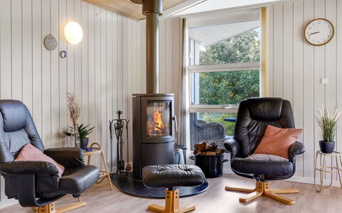 Dorethea - 30Km from the Sea: Estate, Skygge, Indkørsel, Stuehus