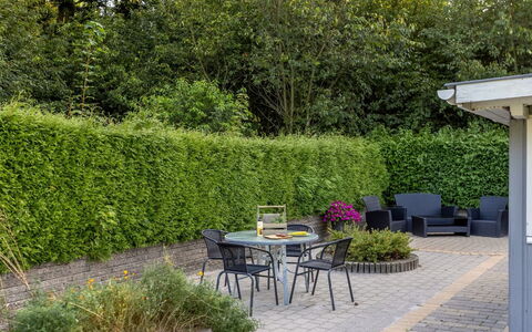 Dorethea - 30Km from the Sea: Busk, Have, Hæk, Udendørs Møbler, Bunddække, Skygge, Udendørs Bench, Landscaping, Lawn