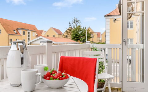 Dorti - 500M from the Sea: Estate, Skygge, Indkørsel, Stuehus