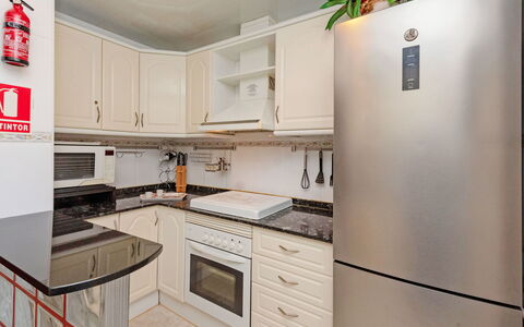 Aires de Mar: Cabinetry, Countertop, Ejendom, Køkken Apparat, Husholdningsapparat, Komfur, Gaskomfur, Cooktop, Køkken, Indretning