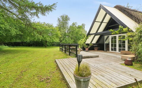 Svenne - 1.4Km from the Sea: Land Lot, Sommerhus, Have, Skygge, Hårdttræ, Lawn, Tækning, Stuehus, Landscaping, Planke