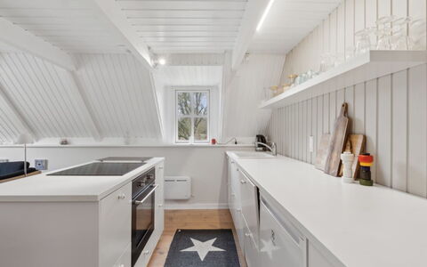 Svenne - 1.4Km from the Sea: Gulvbelægning, Træ, Loft, Indretning, Etage, Køkken, Trægulve, Countertop, Hjem, Cabinetry