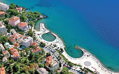 Opatija 158: Træ, Indretning, Gulvbelægning, Møbel, Etage, Bord, Køkken & Spisebord, Stol, Trægulve, Værelse