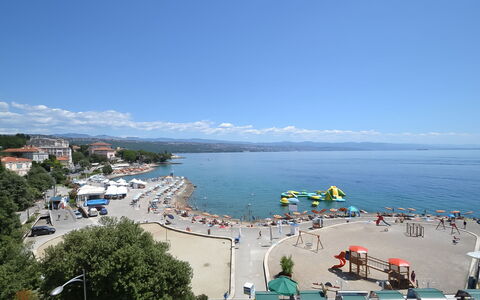Opatija 158: Træ, Indretning, Gulvbelægning, Møbel, Etage, Bord, Køkken & Spisebord, Stol, Trægulve, Værelse
