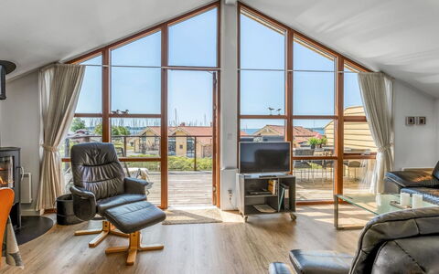 Era - 100M from the Sea: Møbel, Træ, Indretning, Gulvbelægning, Couch, Etage, Loft, Hjem, Stue, Stol