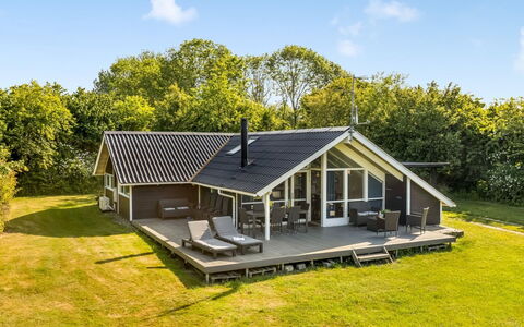 Kai - 400M from the Sea: Estate, Skygge, Indkørsel, Stuehus