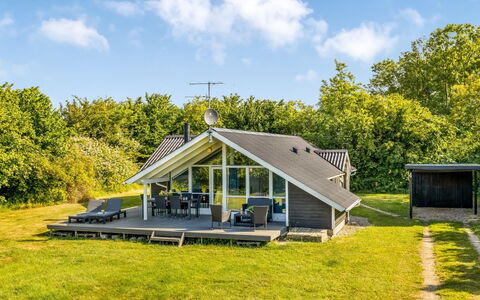 Kai - 400M from the Sea: Estate, Skygge, Indkørsel, Stuehus