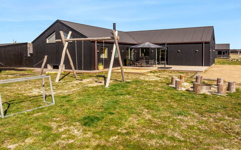 Konrad - from the Sea: Græs, Græs-, Land Lot, Sommerhus, Landdistrikt, Eng, Garden Bygninger, Have, Skur