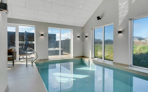 Konrad - from the Sea: Loft, Indretning, Dagslys, Lysarmatur, Hotel, Attic, Udvej, Penthouselejlighed, Svømmepøl, Villa