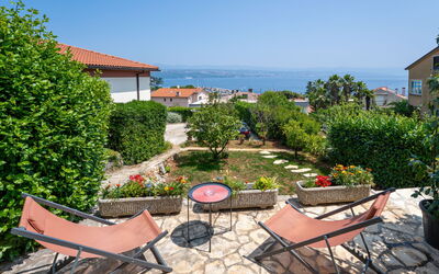 Opatija Ičići 107: Udendørs Møbler, Have, Skygge, Udendørs Bord, Stol, Gård, Eco Hotel, Landscaping, Backyard, Gårdhave