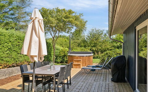 Enrica - 250M from the Sea: Lejlighed, Ejerlejlighed, Estate, Altan, Villa, Hotel