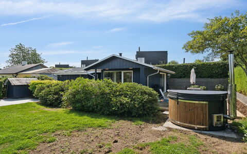 Enrica - 250M from the Sea: Lejlighed, Ejerlejlighed, Estate, Altan, Villa, Hotel