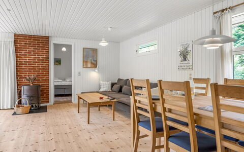Ivar - from the Sea: Græs, Græs-, Land Lot, Sommerhus, Landdistrikt, Eng, Garden Bygninger, Have, Skur