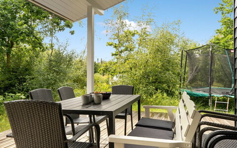 Ivar - from the Sea: Græs, Græs-, Land Lot, Sommerhus, Landdistrikt, Eng, Garden Bygninger, Have, Skur