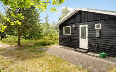 Ivar - from the Sea: Græs, Græs-, Land Lot, Sommerhus, Landdistrikt, Eng, Garden Bygninger, Have, Skur
