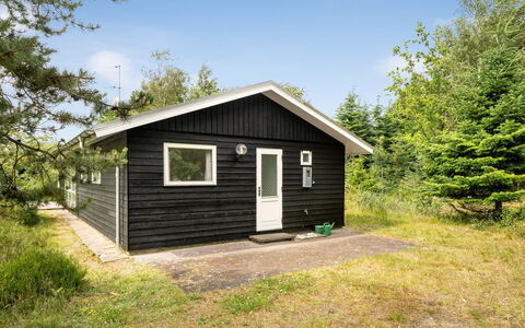 Ivar - from the Sea: Græs, Græs-, Land Lot, Sommerhus, Landdistrikt, Eng, Garden Bygninger, Have, Skur