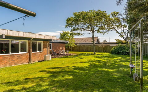 Withulf - 500M to the Fjord: Græs, Almindeligt, Land Lot, Have, Lawn, Bunddække, Skygge, Backyard, Landscaping, Estate