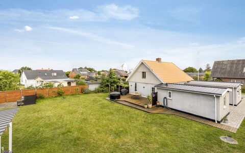 Nanja - 250M from the Sea: Træ, Hjem, Veranda, Dæk, Hårdttræ, Tag, Bejdse, Trægulve, Eco Hotel