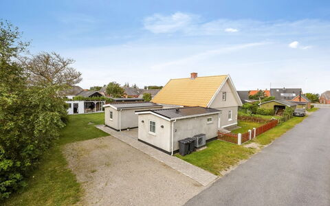 Nanja - 250M from the Sea: Træ, Hjem, Veranda, Dæk, Hårdttræ, Tag, Bejdse, Trægulve, Eco Hotel