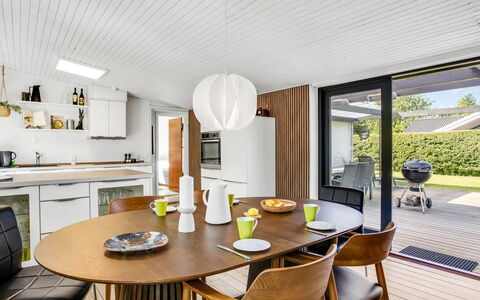Anabel - 600M from the Sea: Træ, Hjem, Veranda, Dæk, Hårdttræ, Tag, Bejdse, Trægulve, Eco Hotel